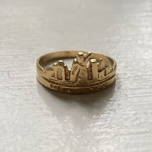 14k gold New York City ring